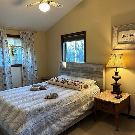 Wow!! Ultimate Pocono Retreat, Hot Tub, Game Room, Deck, Lakes, Skiing, Pools Long Pond Екстер'єр фото