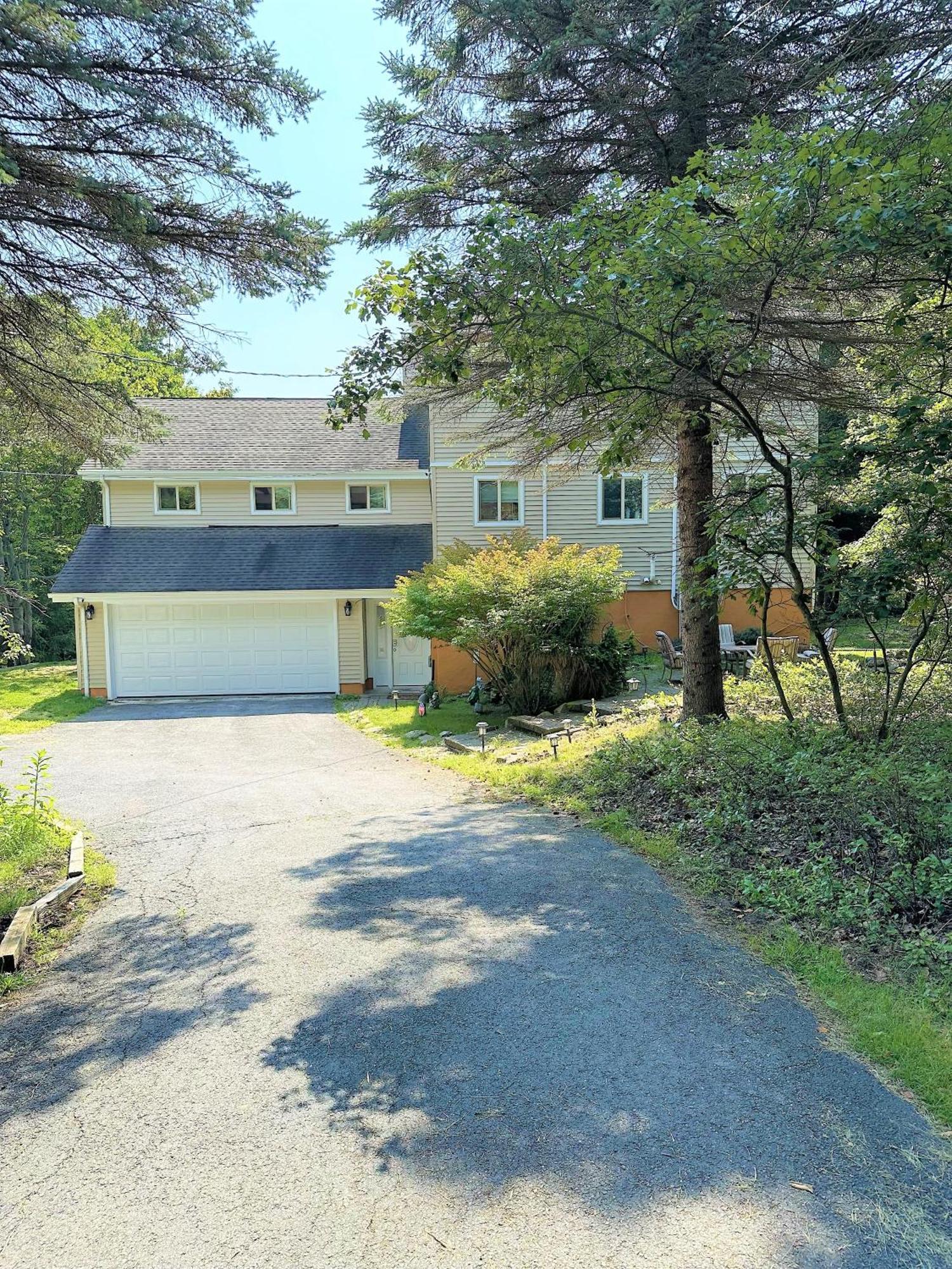 Wow!! Ultimate Pocono Retreat, Hot Tub, Game Room, Deck, Lakes, Skiing, Pools Long Pond Екстер'єр фото