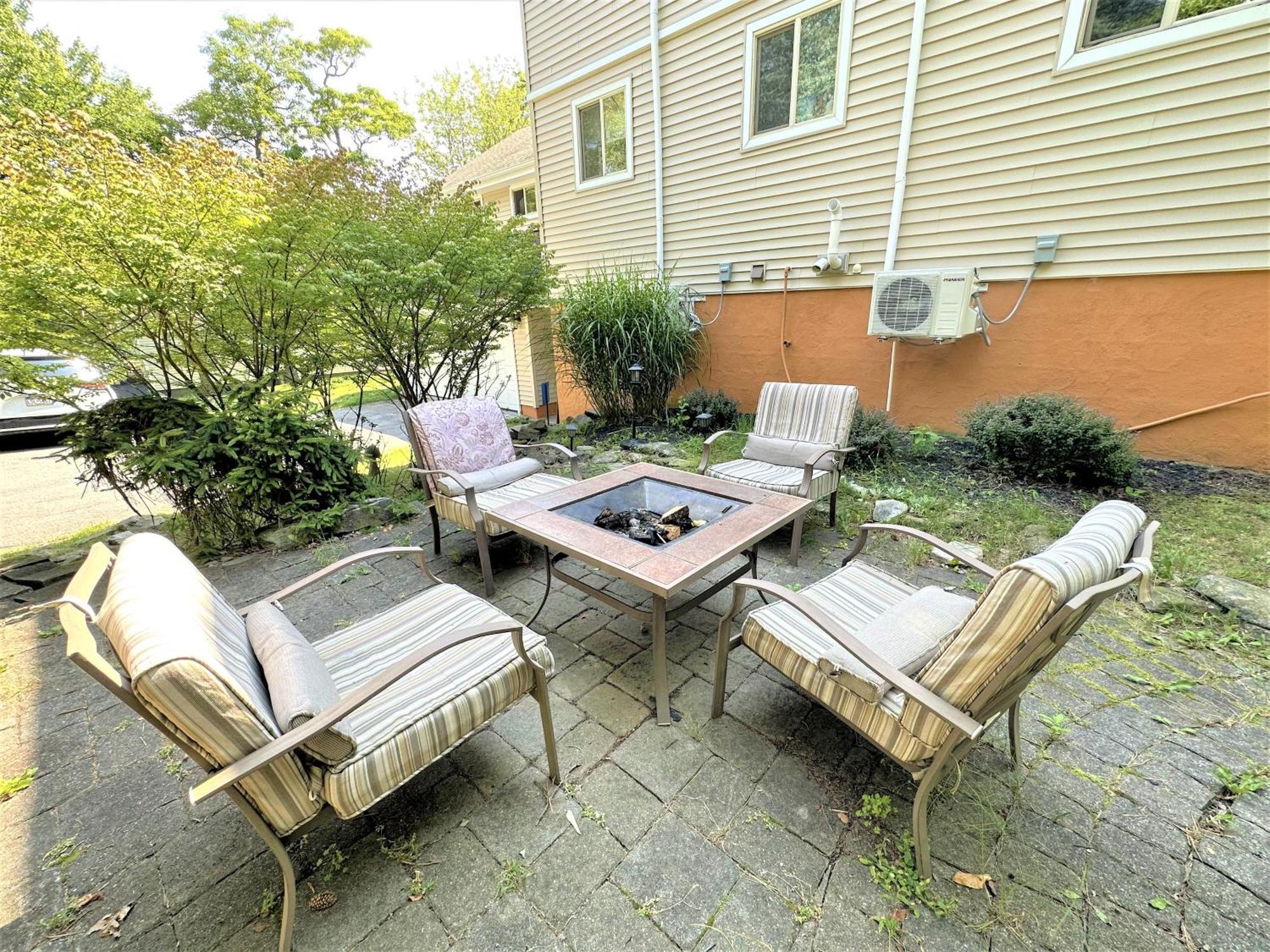 Wow!! Ultimate Pocono Retreat, Hot Tub, Game Room, Deck, Lakes, Skiing, Pools Long Pond Екстер'єр фото